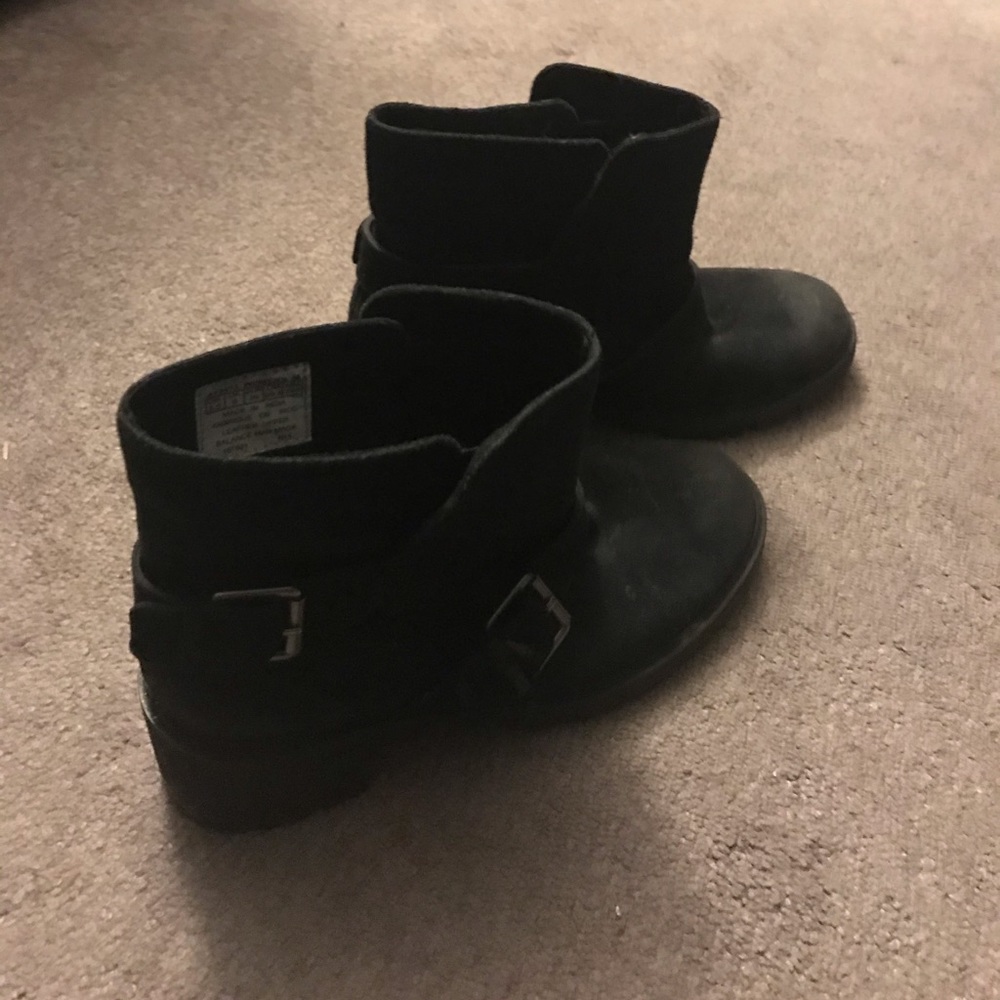 Black ankle boots with heel